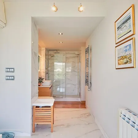 Torre Real Luxury Near Trocadero Arena Апартаменты *